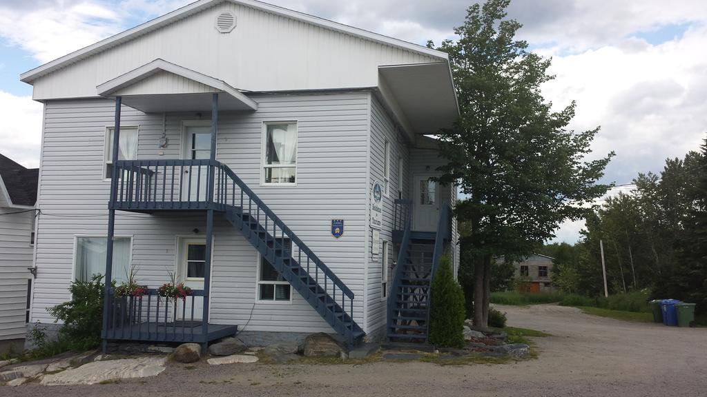 Les Appartements De La Bergeronnette Grandes-Bergeronnes Luaran gambar